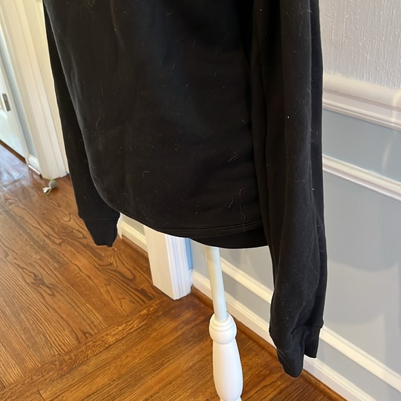 LIKE NEW SUPER SOFT BLACK ‘SPEAK LOVE’ LIPS SWEATSHIRT - SIZE SMALL - Picture 5 of 7